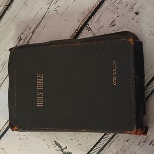 Vintage 1946 King James Bible Spencer Press Book Productions Industries Monogram